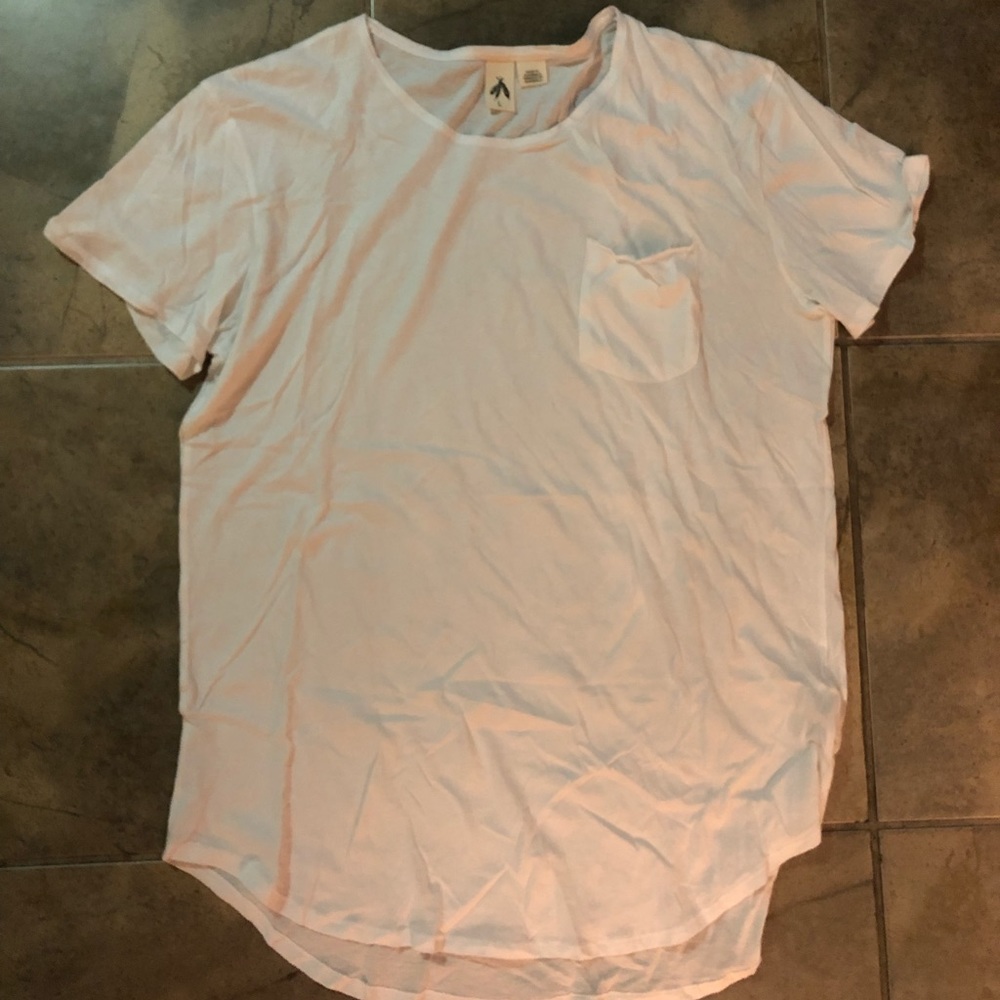 Men’s Large Urban Outfitters Scallop T-Shirt.
